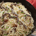 ÉMINCÉ DE BŒUF AUX CHAMPIGNONS ET SES SPAGHETTIS